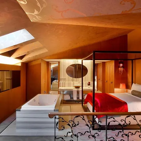 W (adults Only) 5*